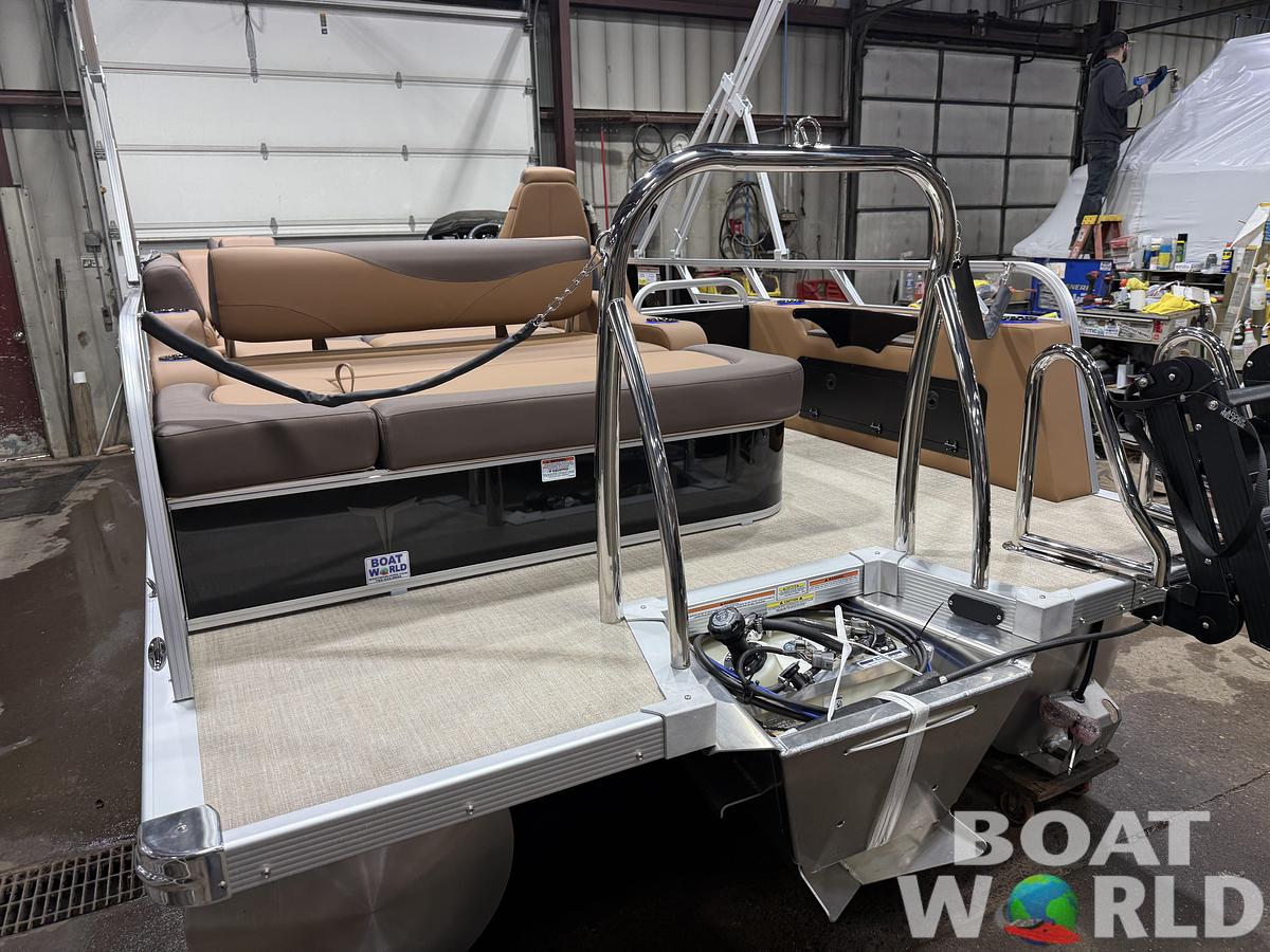 2027 Tahoe LTZ 2385 VRB SE Swingback Pontoon $41995