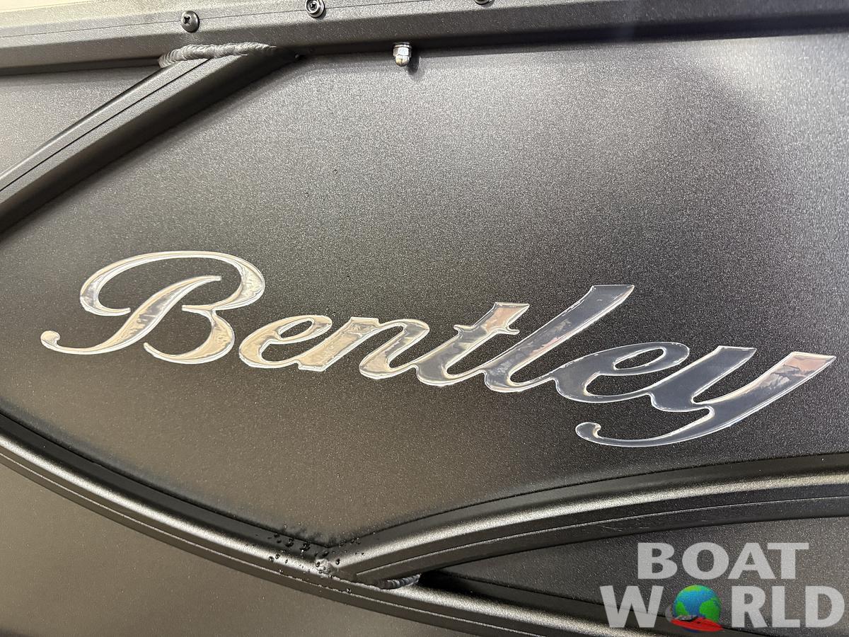 2025 Bentley Pontoons Legacy 220 Navigator Quad Lounge & Honda 4-Stroke EFI