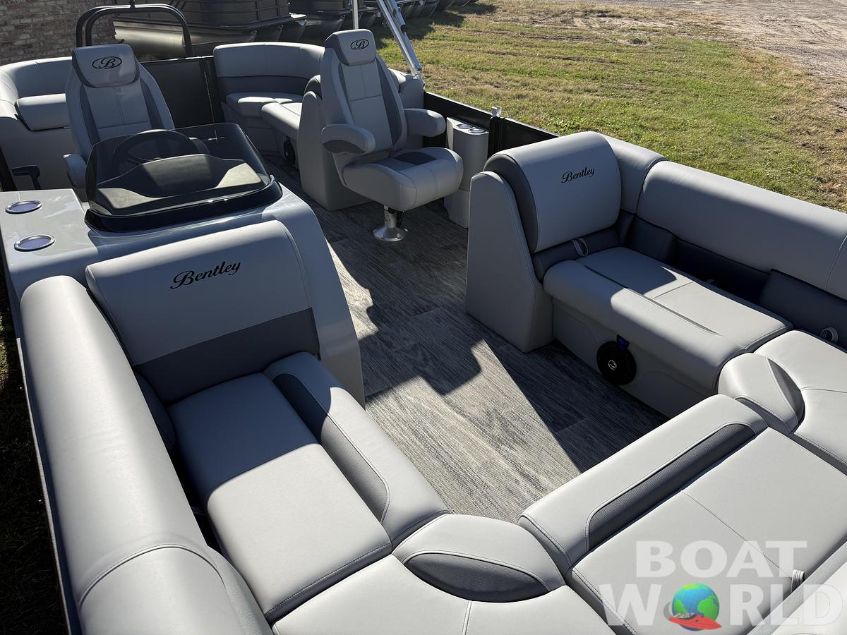 2026 Bentley Pontoons Legacy 220 Navigator Quad Lounge 