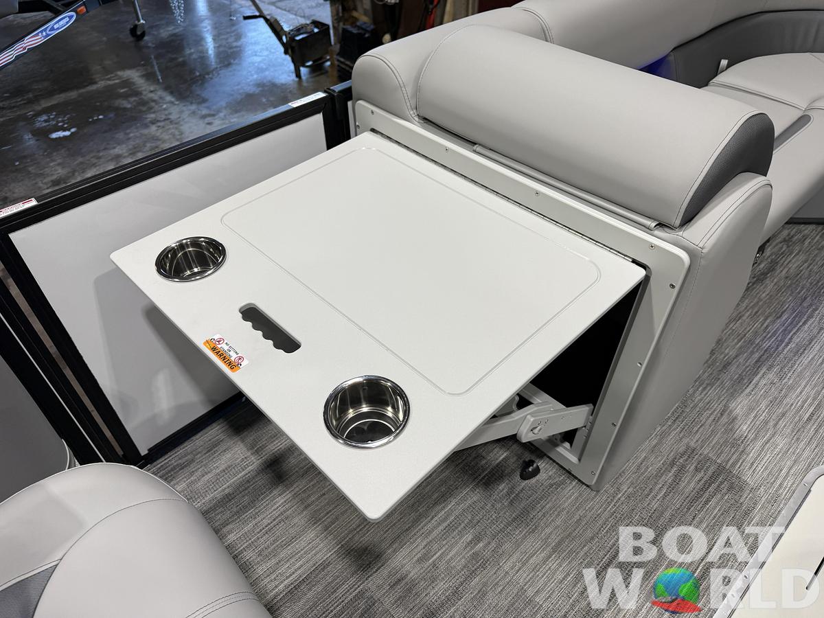 2026 Bentley Pontoons Legacy 223 Navigator Quad Lounge Tritoon