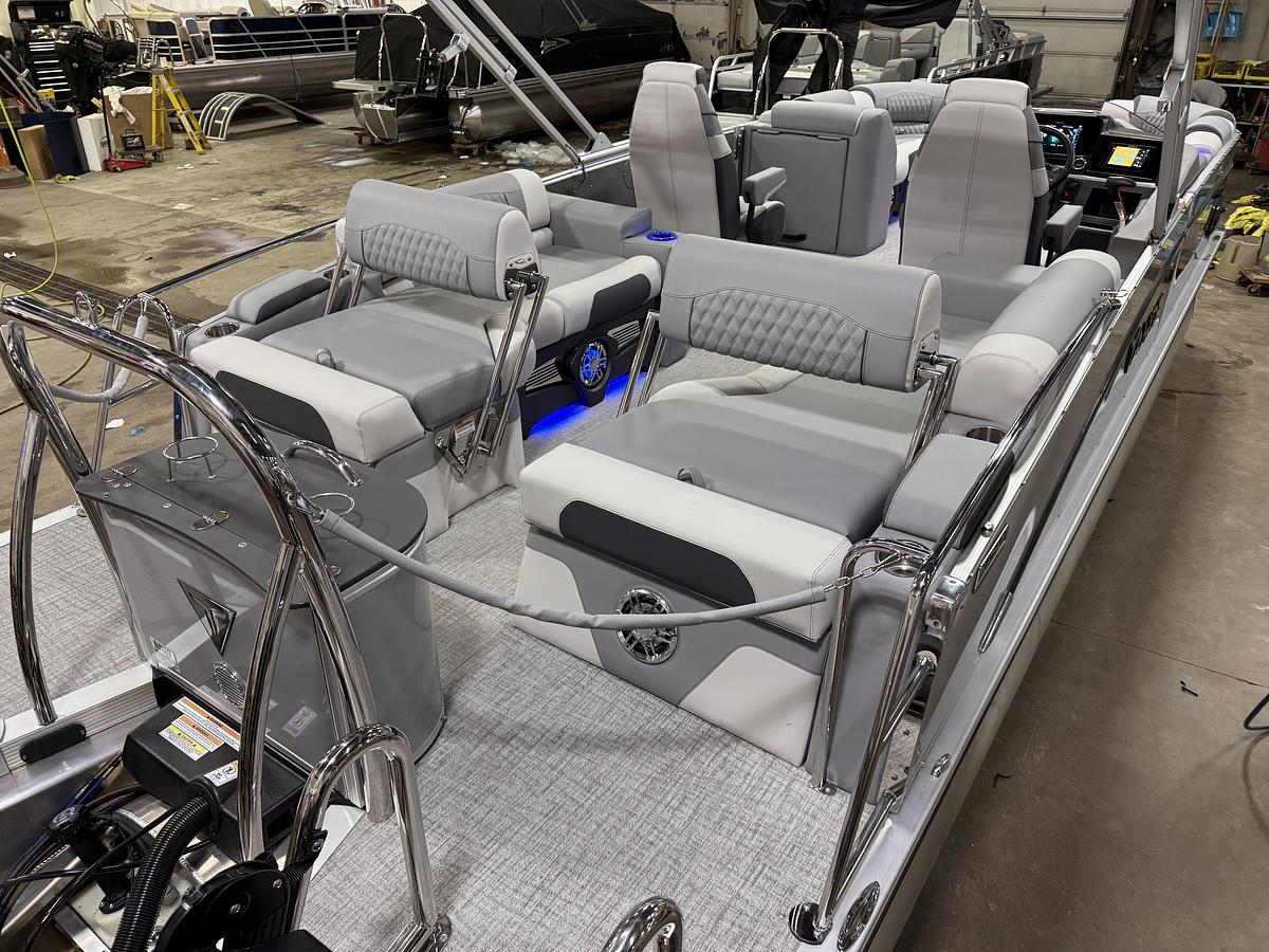 2025 Tahoe Pontoons Cascade 2385 Quad Lounge Shift SS Tritoon & Honda 225HP Outboard