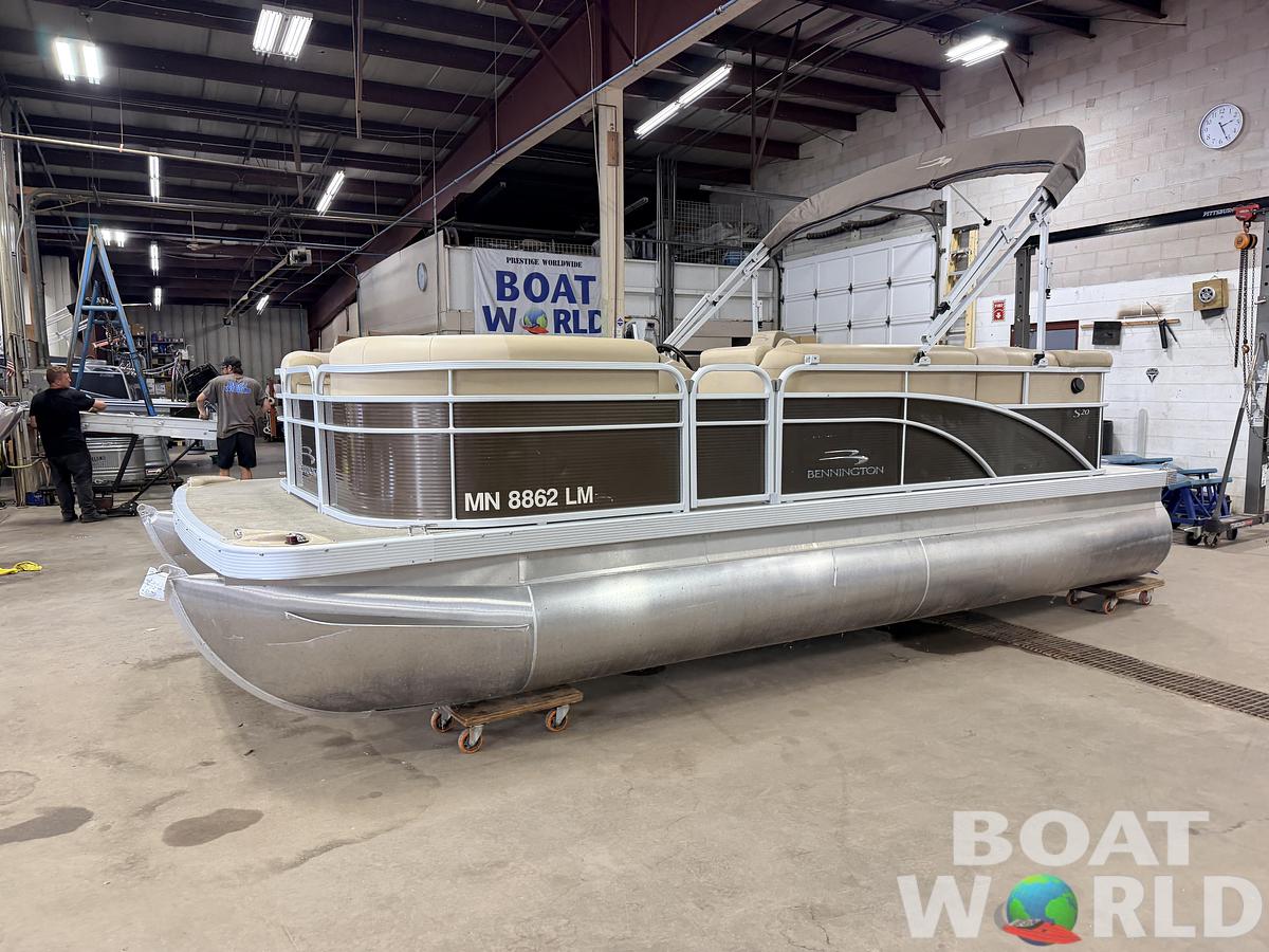 Used 2016 Bennington 20 SLM & 50HP Yamaha 4Stroke -$19,995
