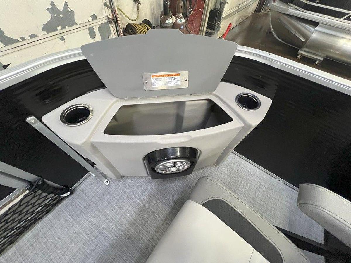 2025 Princecraft 21 Sportfisher 4-S Quad Fish Pontoon & Mercury 4-Stroke EFI