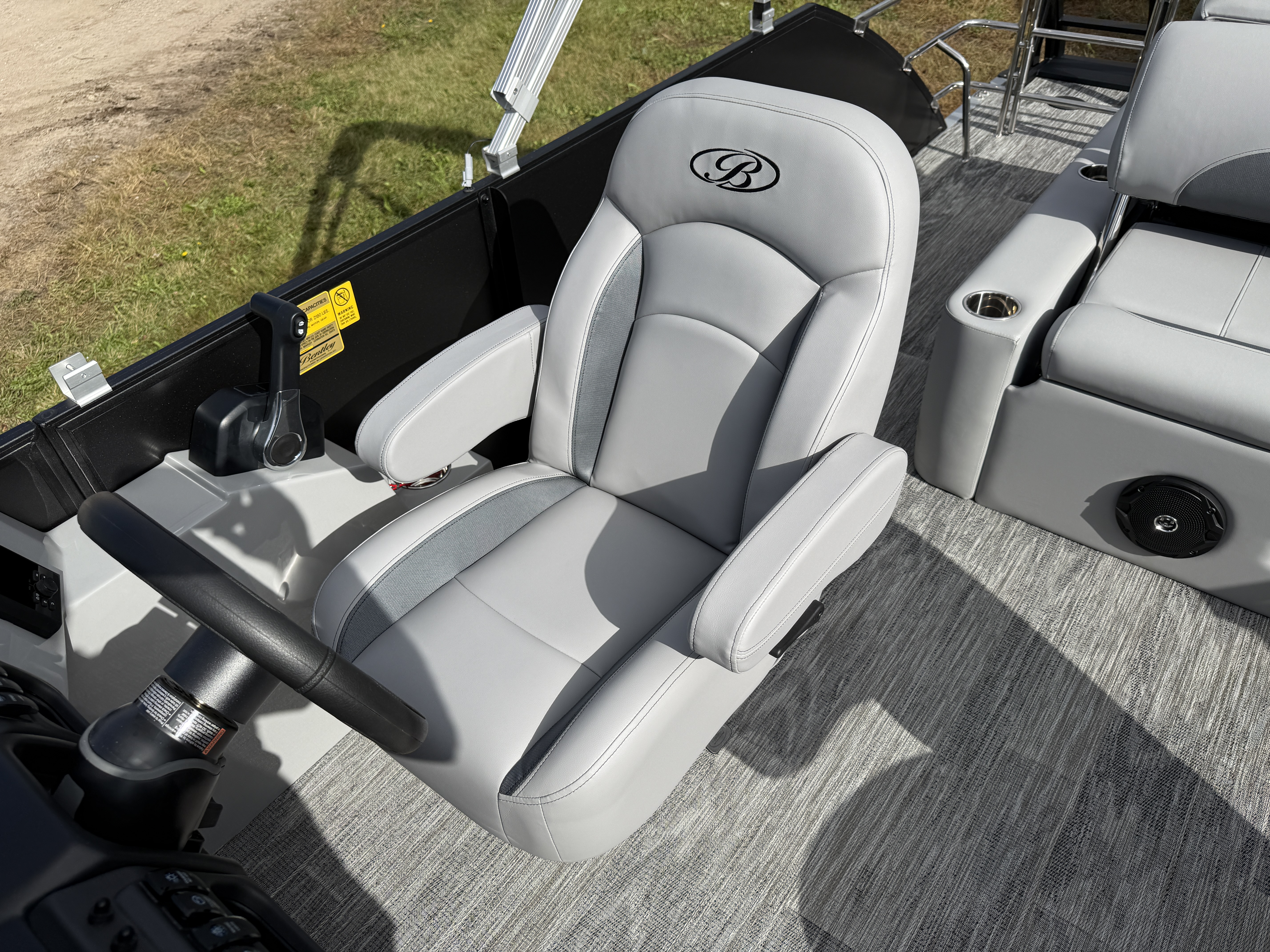2026 Bentley Pontoons Legacy 220 Swingback 