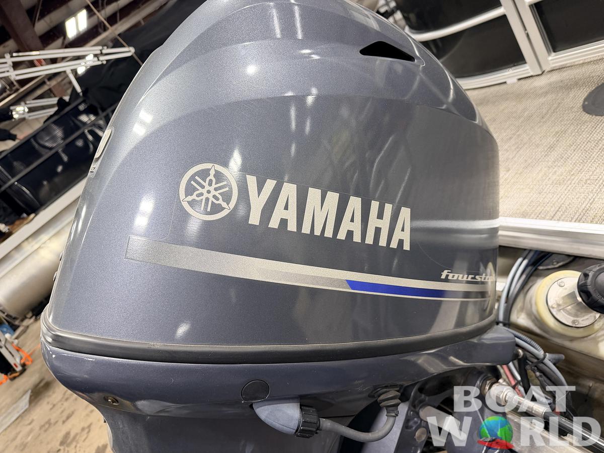 Used 2016 Sylvan Mirage 822 LZ & 50HP Yamaha 4Stroke - $21,995