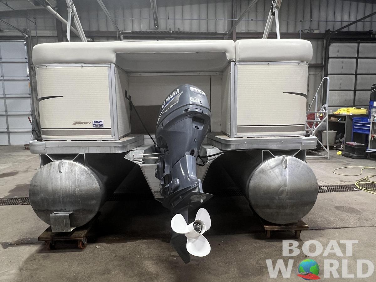 Used 2005 Sweetwater Tuscany 2286 & 40HP Yamaha 4Stroke -$12,995