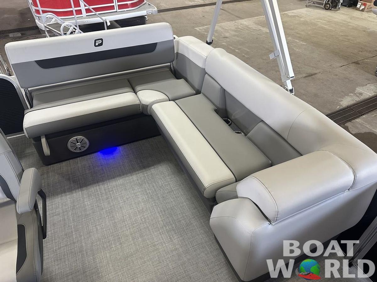 2025 Princecraft Vectra 21 RL Lounge Swingback & Mercury 4-Stroke EFI