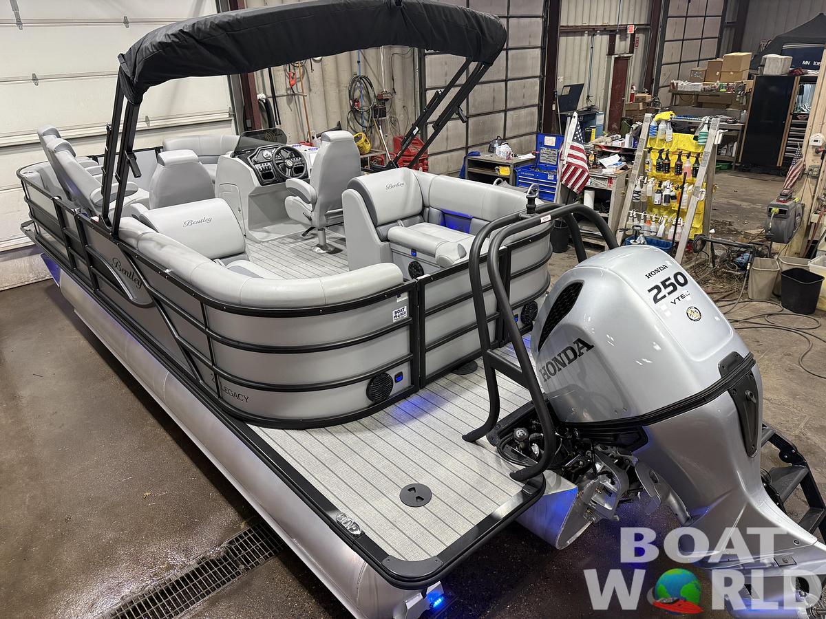 Used 2026 Bentley Pontoons Legacy 223 DL Quad Lounge Tritoon & 250HP