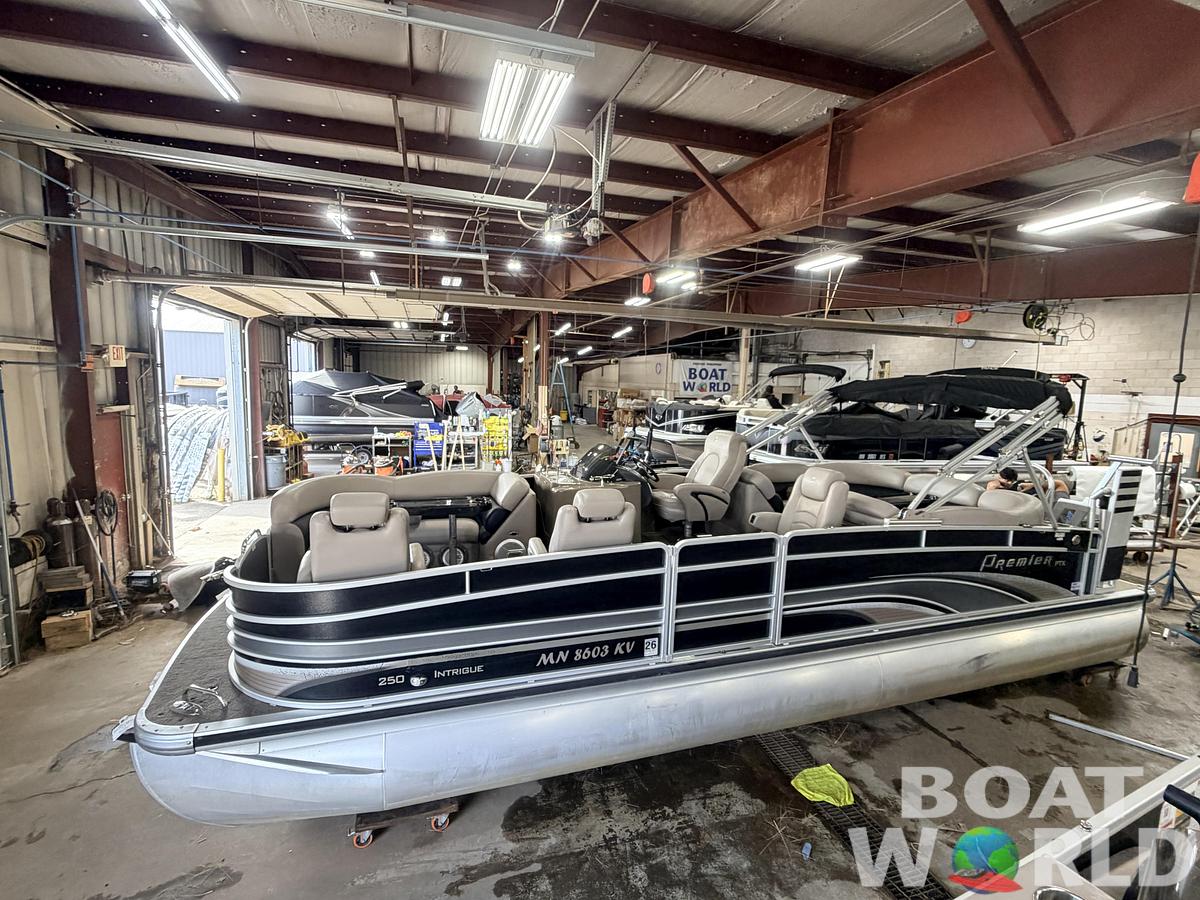 Used 2012 Premier 250 Intrigue & 140HP Suzuki 4Stroke -$21,995