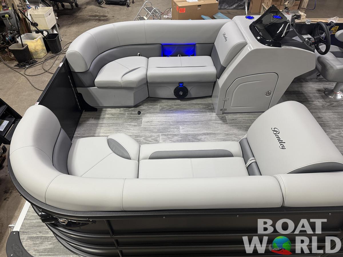 2026 Bentley Pontoons Legacy 220 Swingback & 4-Stroke EFI