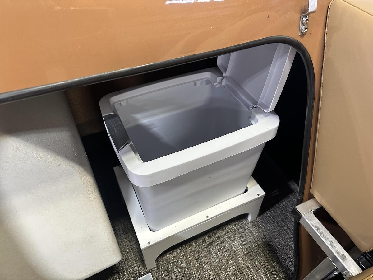 2025 Tahoe Pontoons Grand Tahoe 2585 Quad Lounge Windshield Tritoon & Mercury 400HP V10