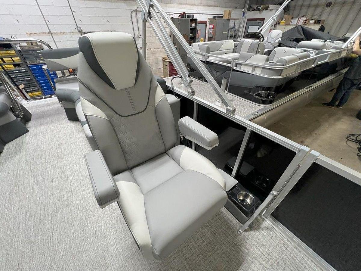 2025 Tahoe Pontoons LTZ 2385 Quad Lounge Shift SS & Honda 4-Stroke EFI