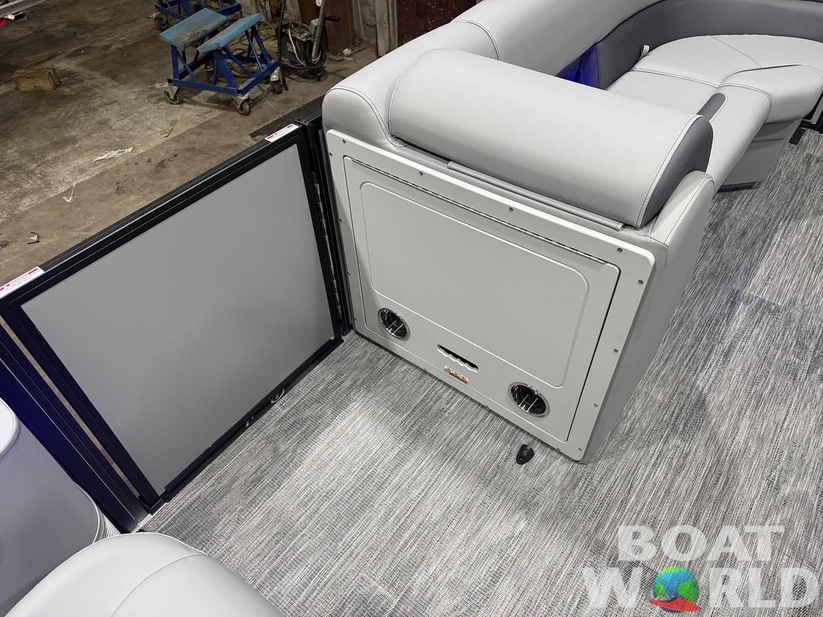 2026 Bentley Pontoons Legacy 220 Swingback 