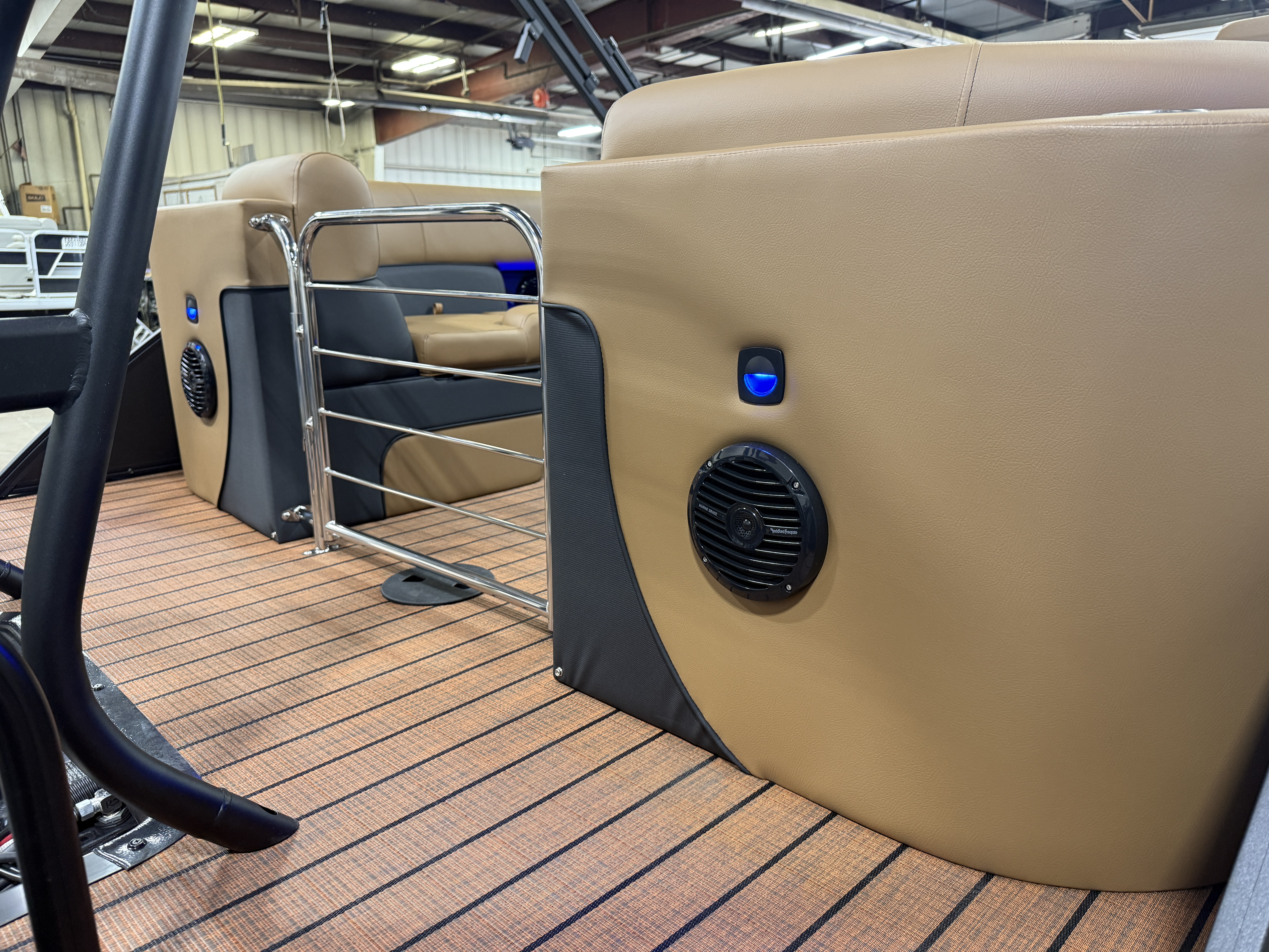 2026 Bentley Pontoons Elite 223 Admiral Quad Lounge Tritoon