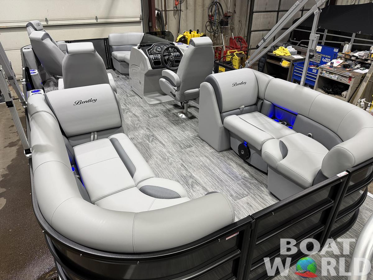 2026 Bentley Pontoons Legacy 220 Navigator DL Quad Lounge
