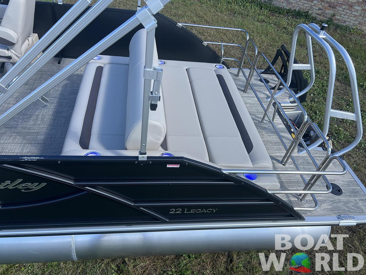 2026 Bentley Pontoons Legacy 223 Swingback Tritoon & Honda 4-Stroke EFI