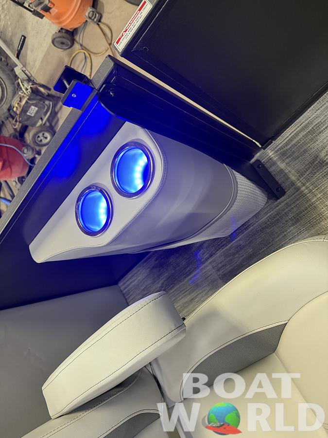 2025 Bentley Pontoons Legacy 223 Navigator Quad Lounge Tritoon & Honda 4-Stroke EFI