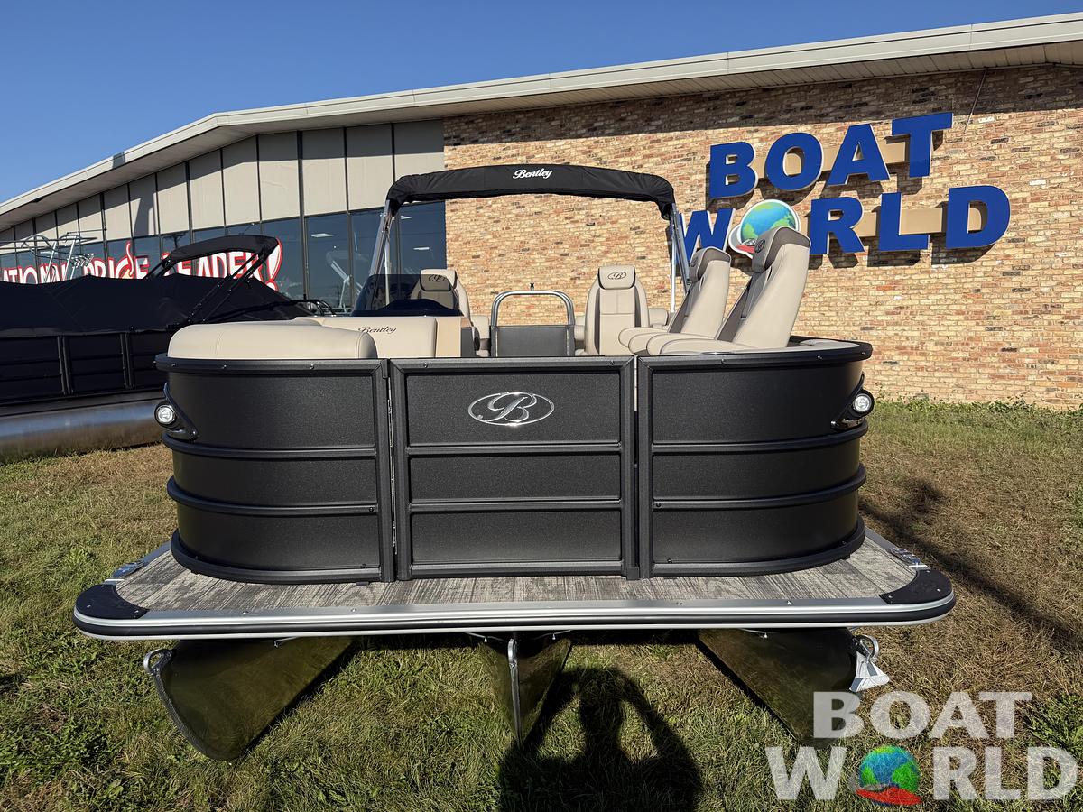 2026 Bentley Pontoons Legacy 223 Navigator DL Quad Lounge Tritoon & Honda 4-Stroke EFI