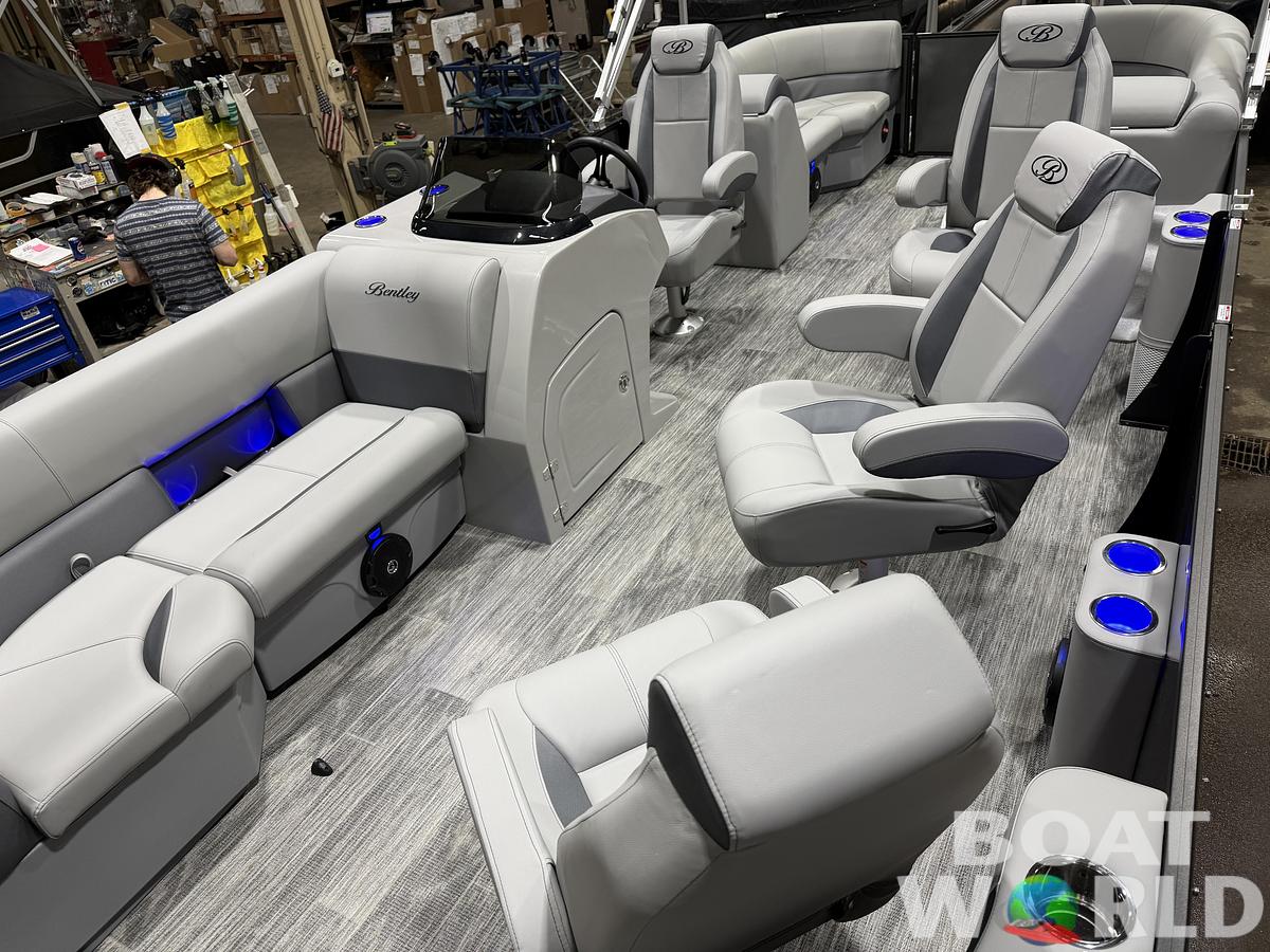 2026 Bentley Pontoons Legacy 220 Navigator DL Quad Lounge