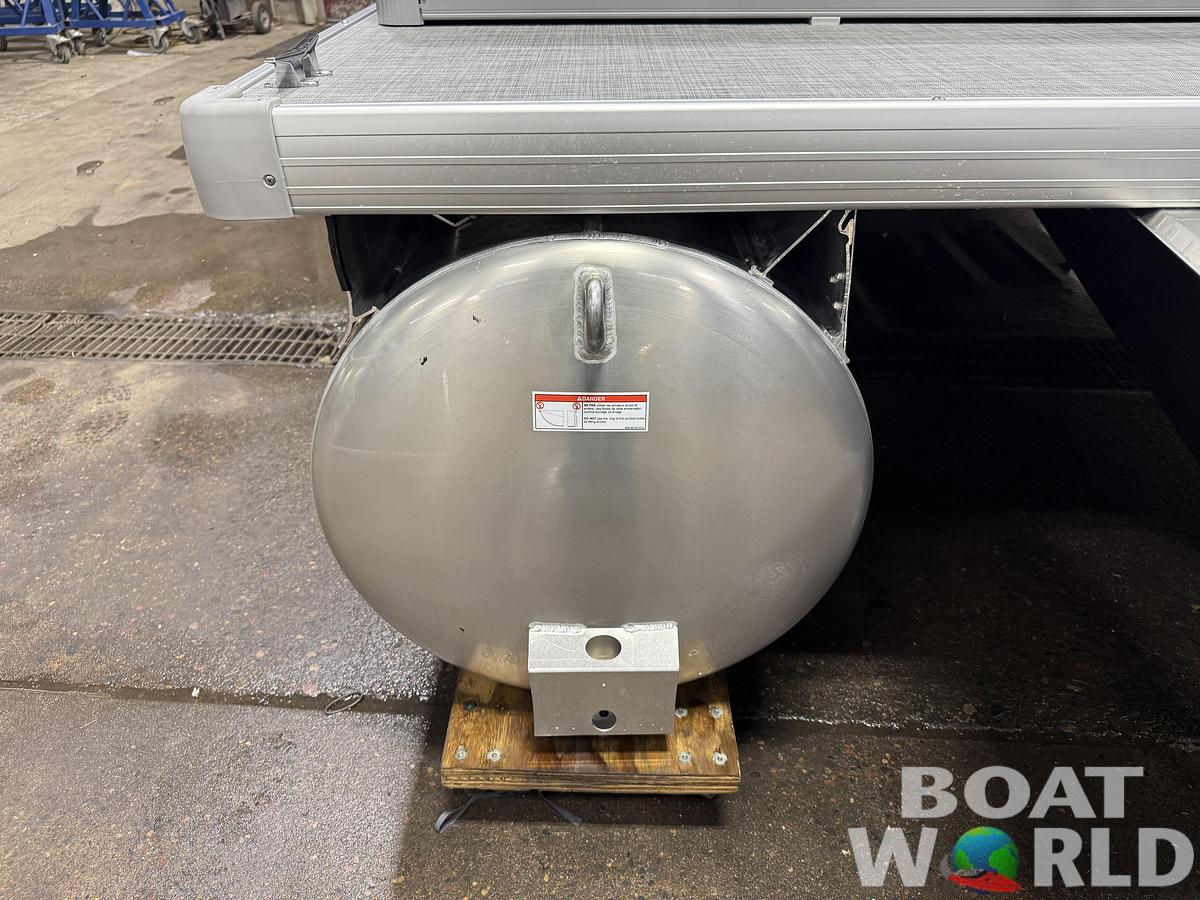 2026 Princecraft Vectra 23 RL Lounge Swingback Tritoon 