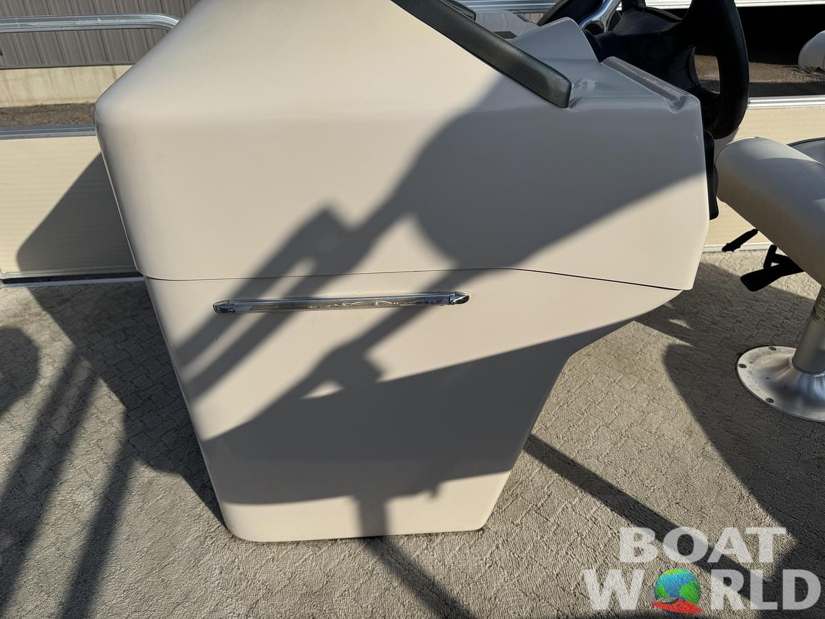 Used 2009 Weeres Family Fish Deluxe 220 Pontoon