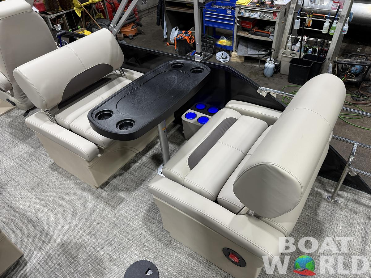 2026 Bentley Pontoons Legacy 223 QSB Swingback Tritoon 