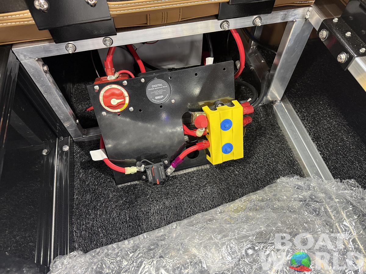 2026 Tahoe Pontoons Cascade 2385 Swingback (VRB) Tritoon 