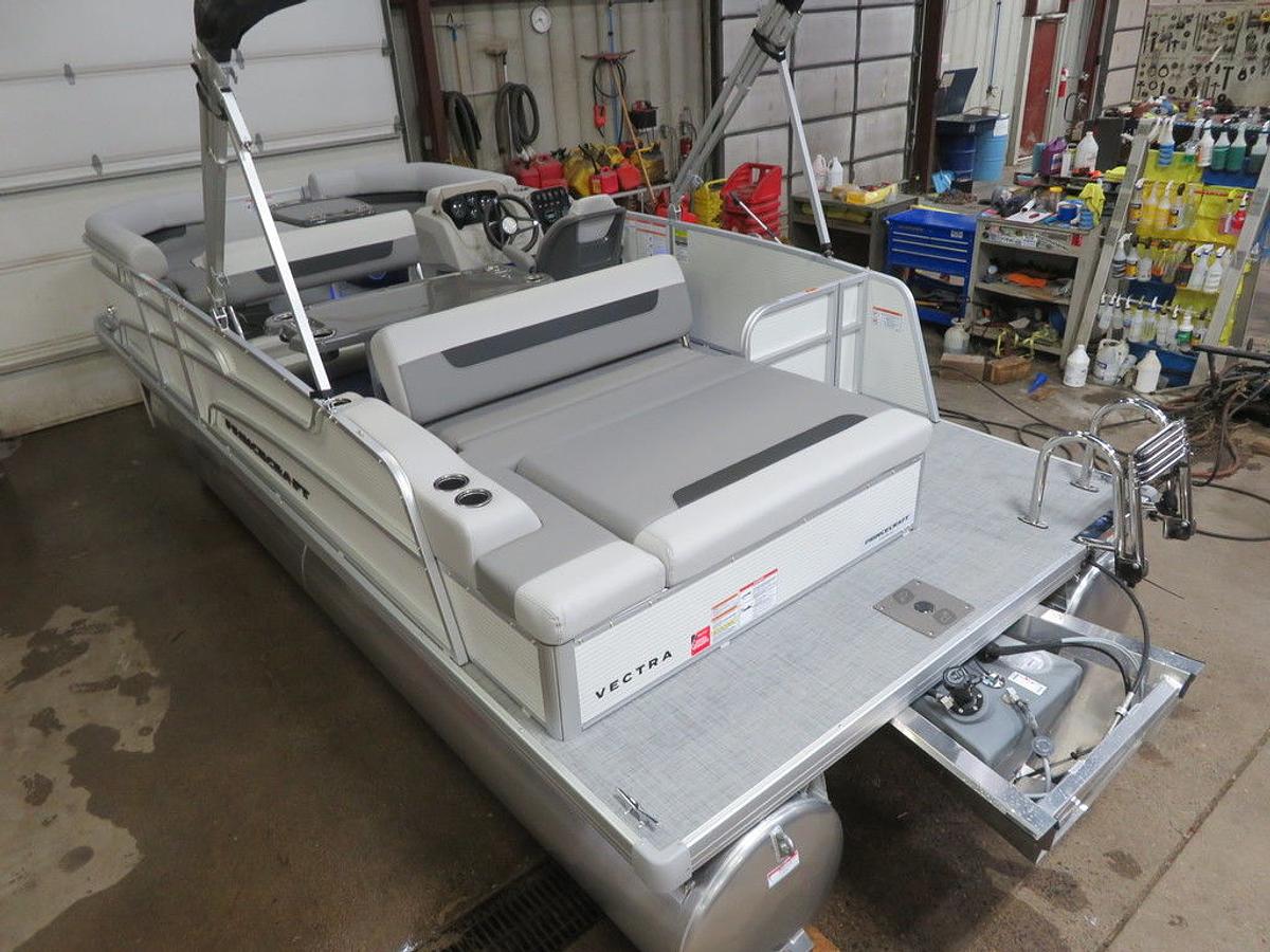 2025 Princecraft Vectra 21 RL Dinette Swingback Pontoon & Mercury 4-Stroke EFI