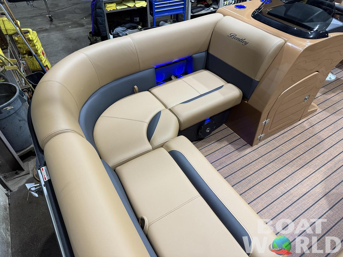 2026 Bentley Pontoons Legacy 200 Navigator Quad Lounge $39995