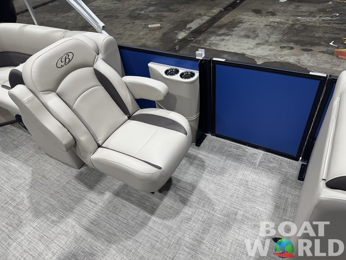 2026 Bentley Pontoons Legacy 220 Navigator Quad Lounge