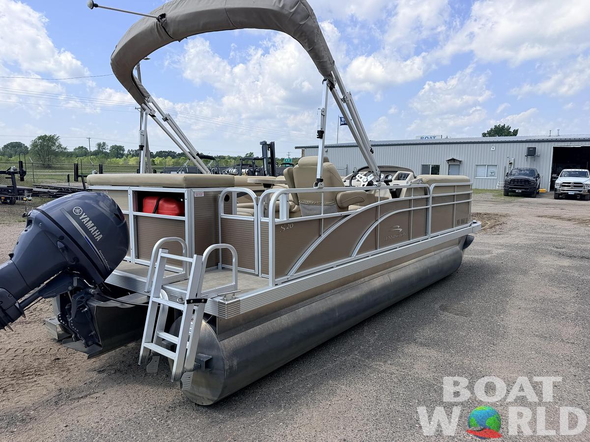 Used 2017 Bennington 208 SL & 50HP Yamaha 4Stroke -$24,995