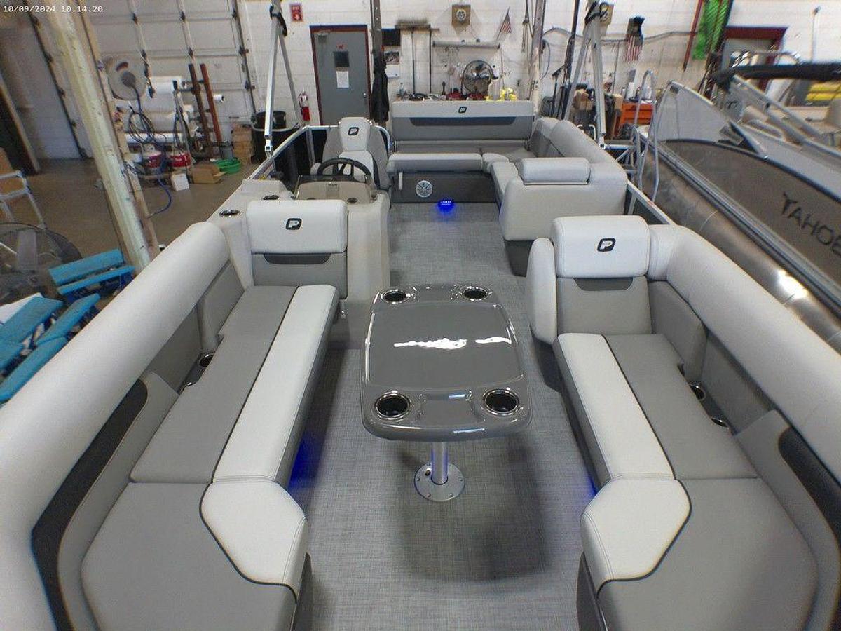 2025 Princecraft Vectra 23 RL Swingback Lounge Pontoon & Mercury 4-Stroke EFI