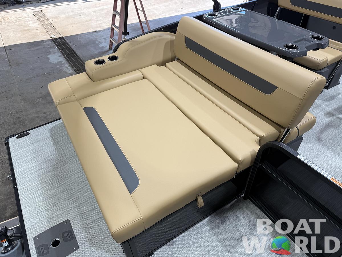 2027 Princecraft Vectra 23 RL Dinette Swingback $36,995