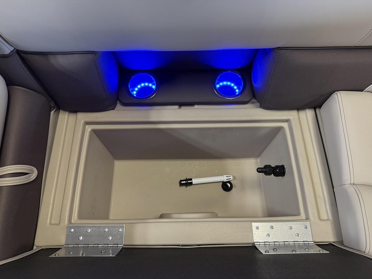 2025 Bentley Pontoons Legacy 223 Swingback Tritoon & Honda 4-Stroke EFI