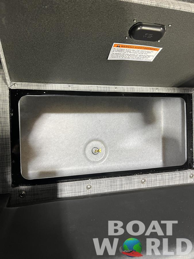 2026 Princecraft Ventura 230 WRL Swingback Deckboat