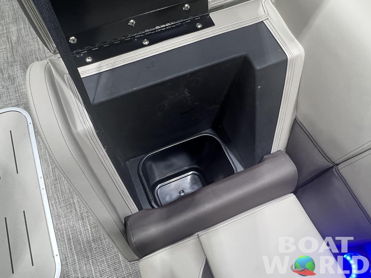 2026 Bentley Pontoons Legacy 223 Swingback Tritoon