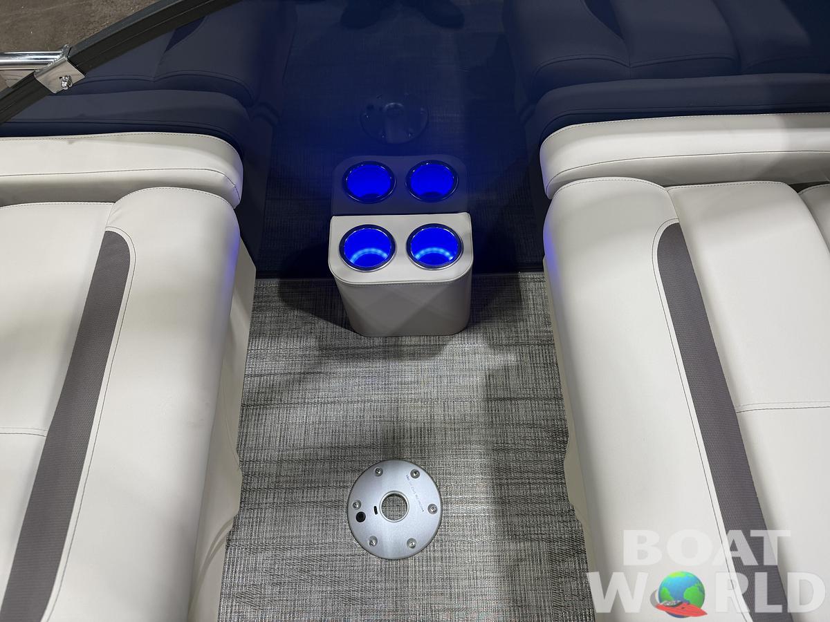 2026 Bentley Pontoons Legacy 220 QSB Swingback 