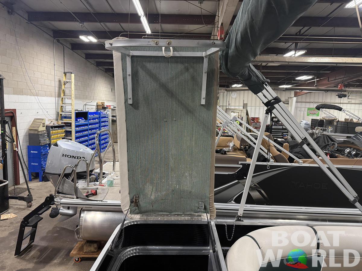 Used 2005 Leisure Island 2021 & 40HP