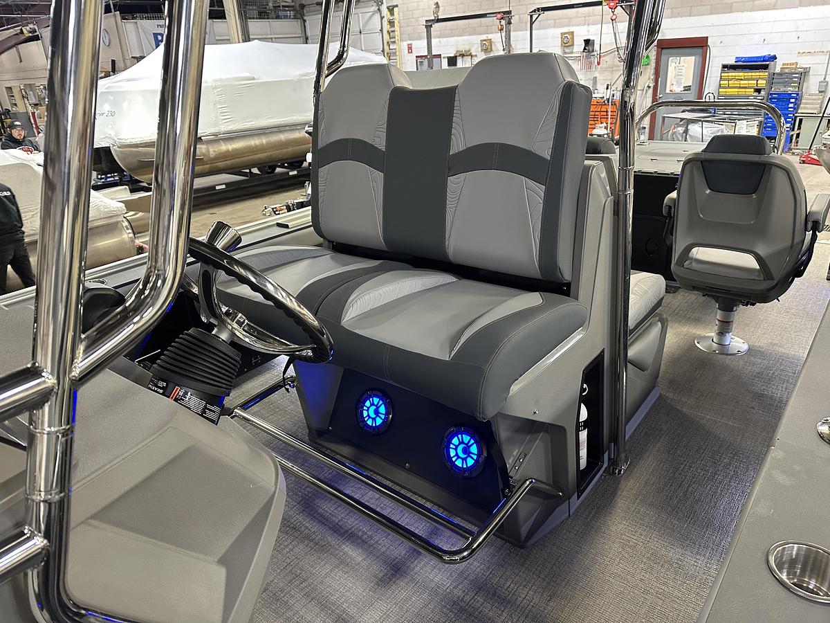 2025 Tahoe Pontoons GEOfish CRF 2585 Tritoon & 225HP Outboard