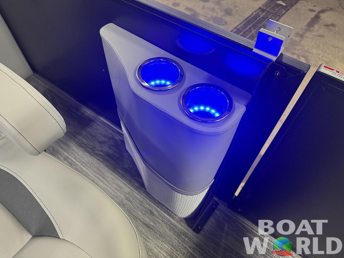 2026 Bentley Pontoons Legacy 220 Swingback & 4-Stroke EFI