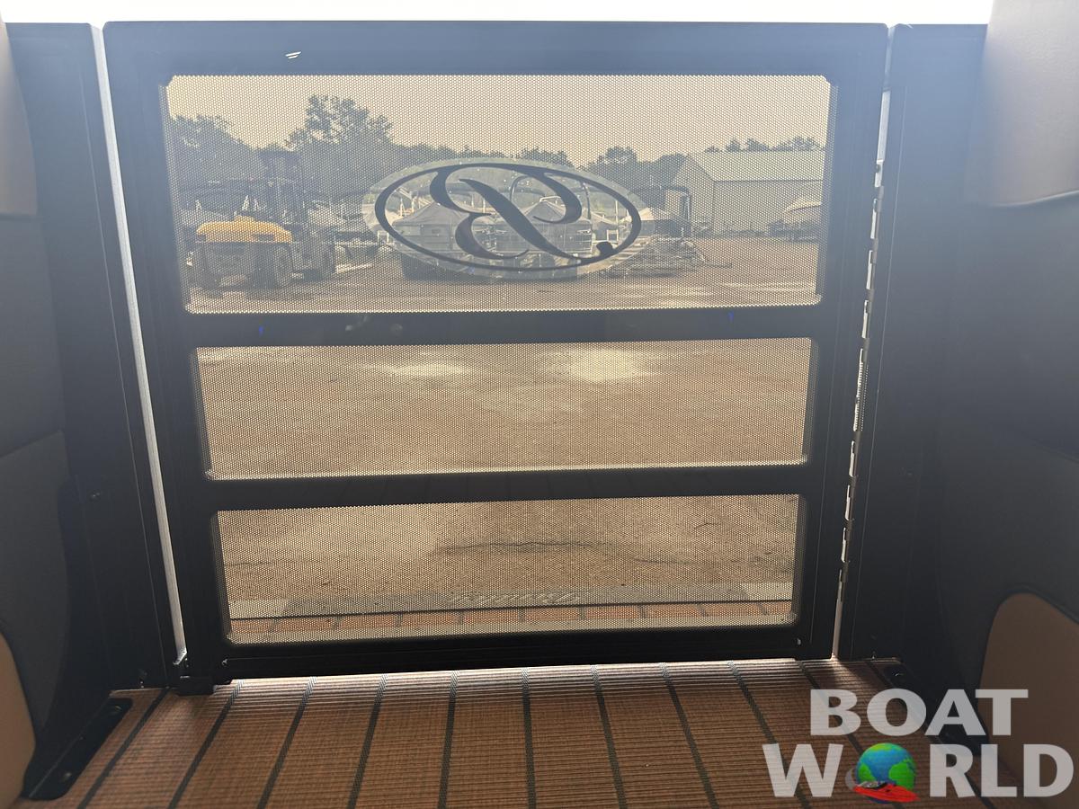 2026 Bentley Pontoons Elite 223 Swingback Tritoon