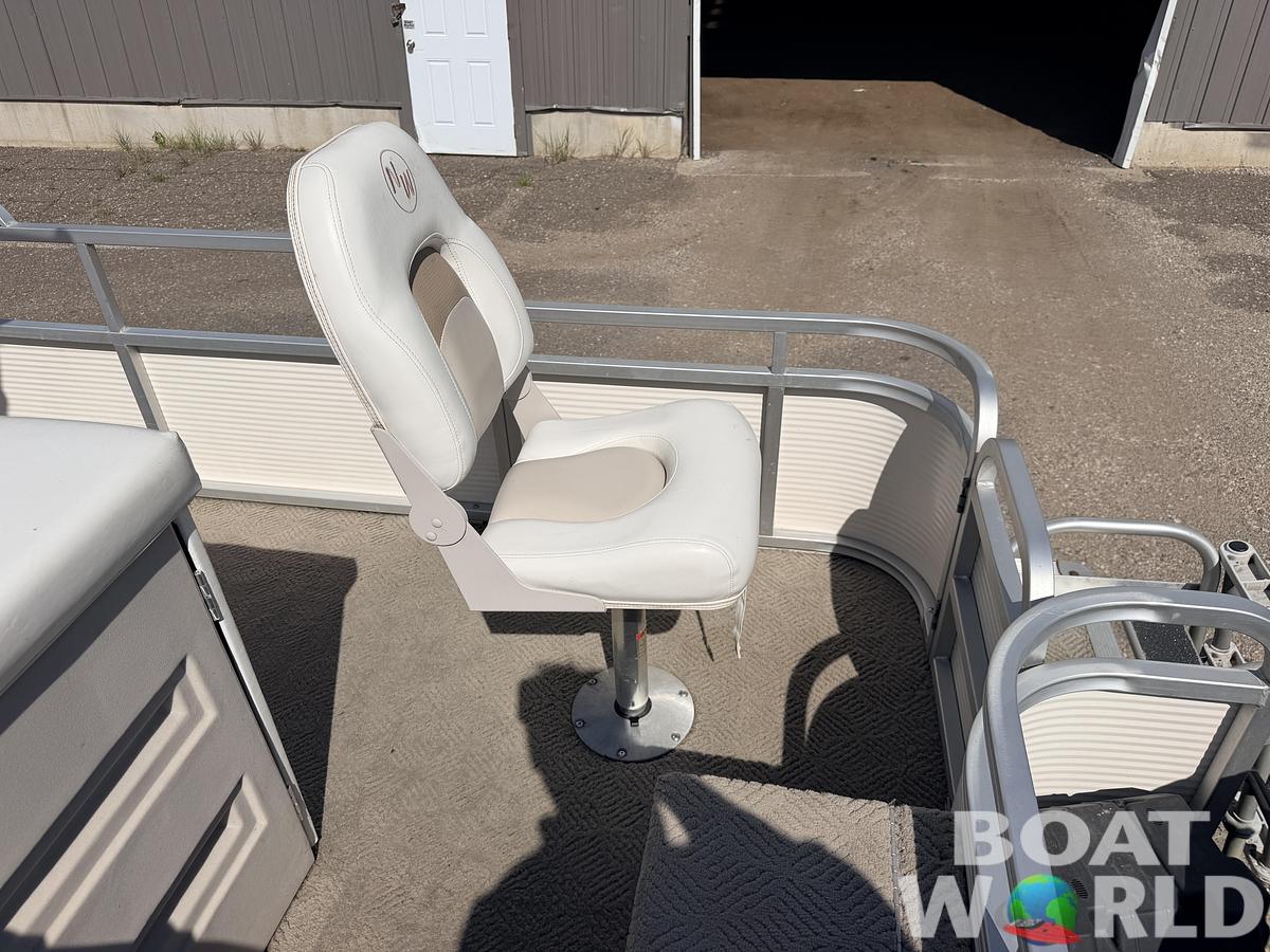 Used 2002 Northwoods 2223 Escapade & 40HP Mercury Bigfoot 4Stroke -$13,995