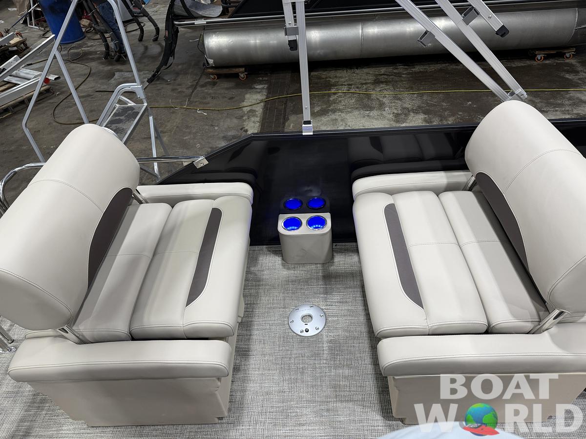 2026 Bentley Pontoons Legacy 223 QSB Swingback Tritoon 