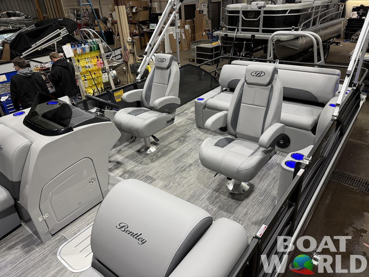 2026 Bentley Pontoons Legacy 223 Swingback Tritoon 