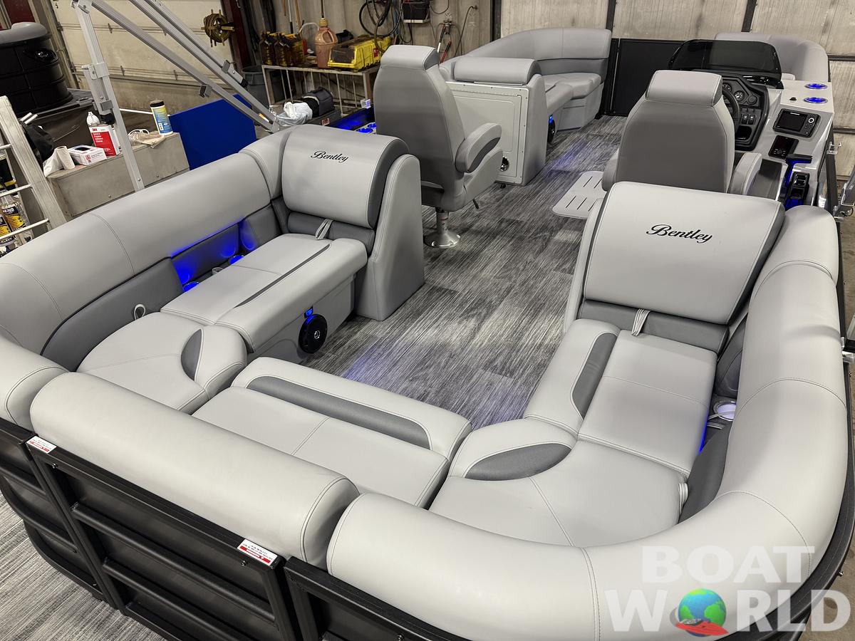 2026 Bentley Pontoons Legacy 223 Navigator Quad Lounge Tritoon 