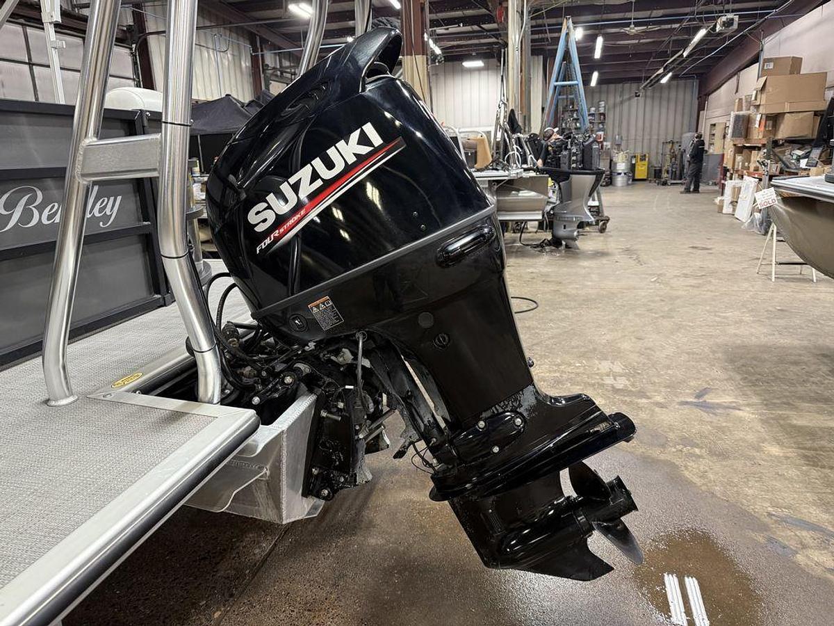 Used 2020 Bentley Pontoons Legacy 223 Navigator Quad Lounge Tritoon & Suzuki 140HP 4-Stroke EFI