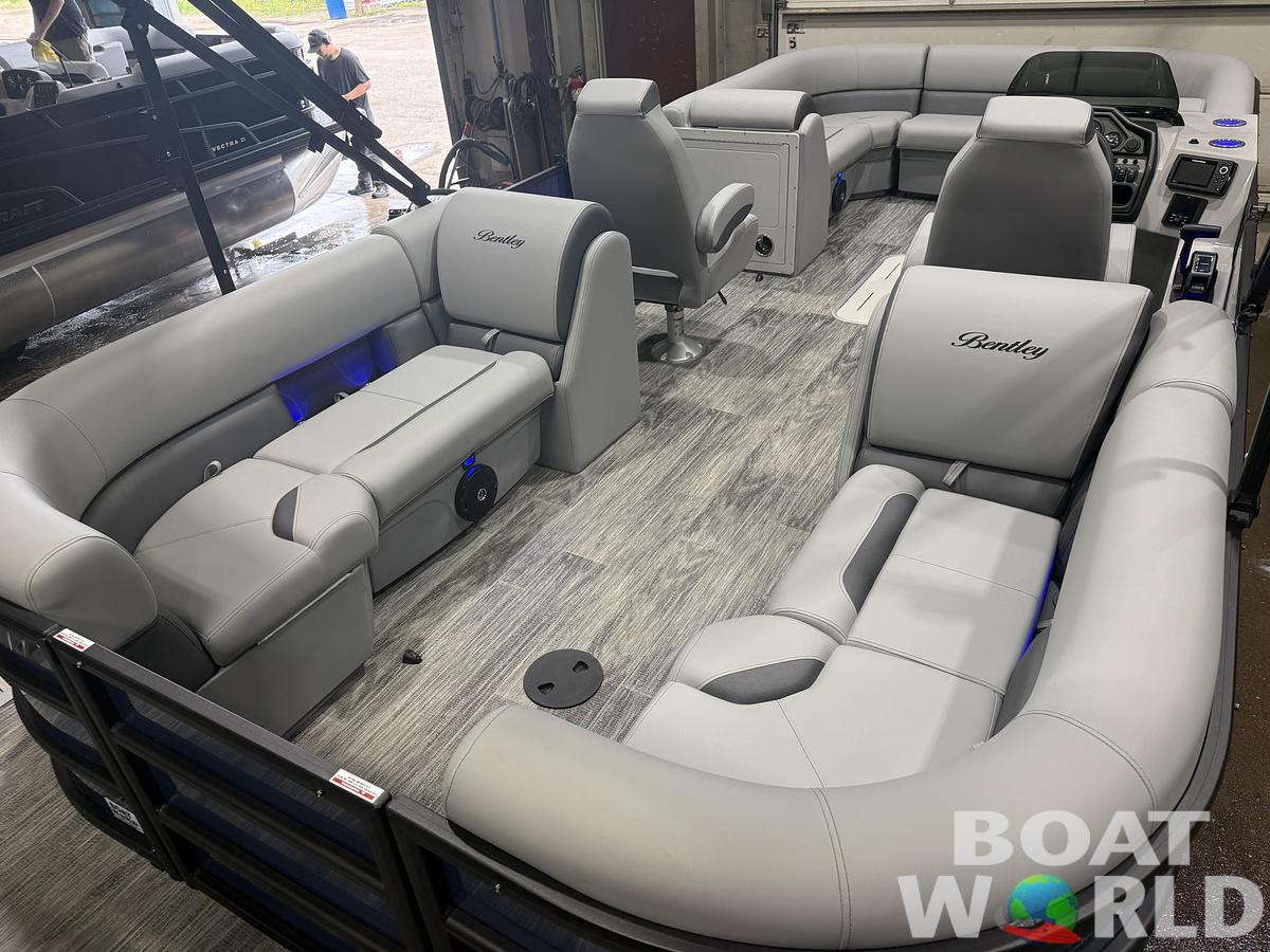 2026 Bentley 223 Navigator Quad Lounge Tritoon $50995
