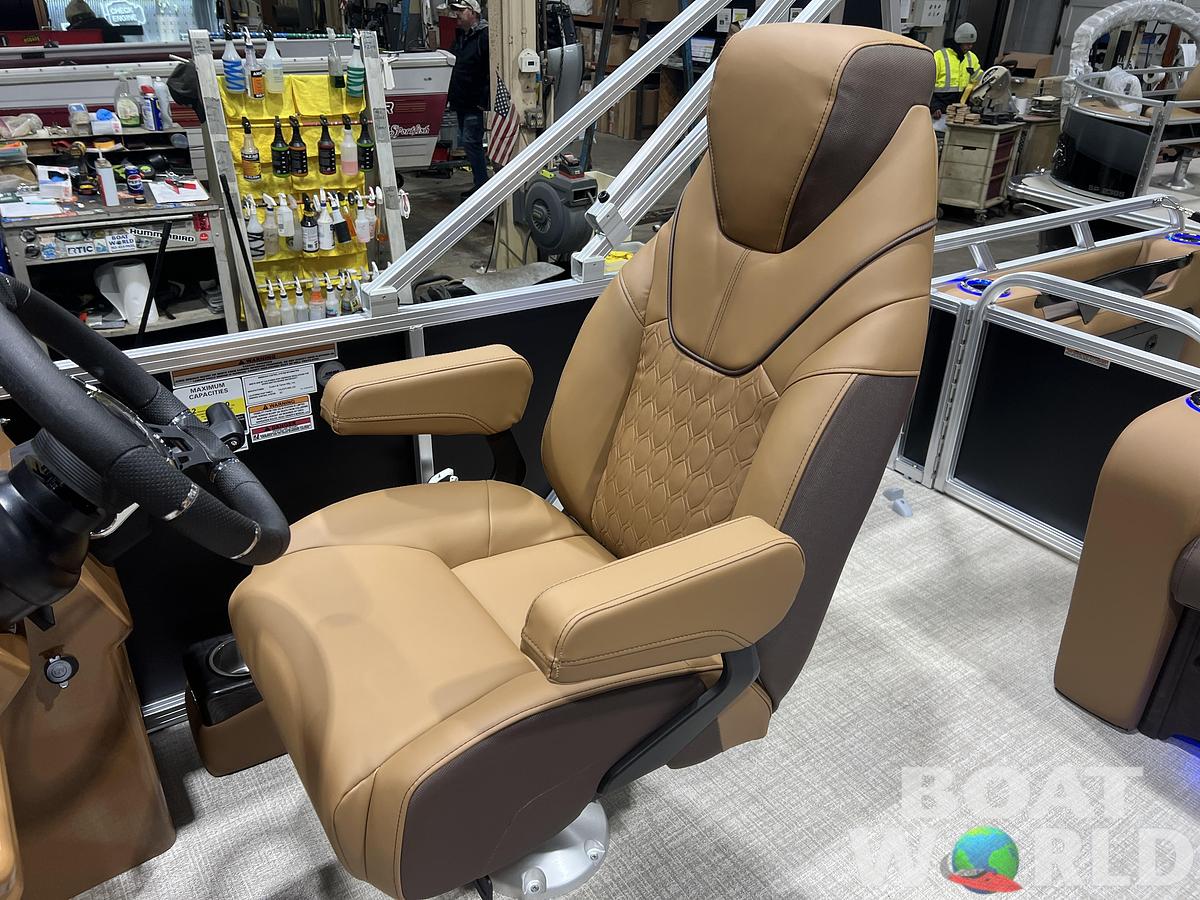 2026 Tahoe Pontoons LTZ 2385 Swingback (VRB) Windshield Tritoon