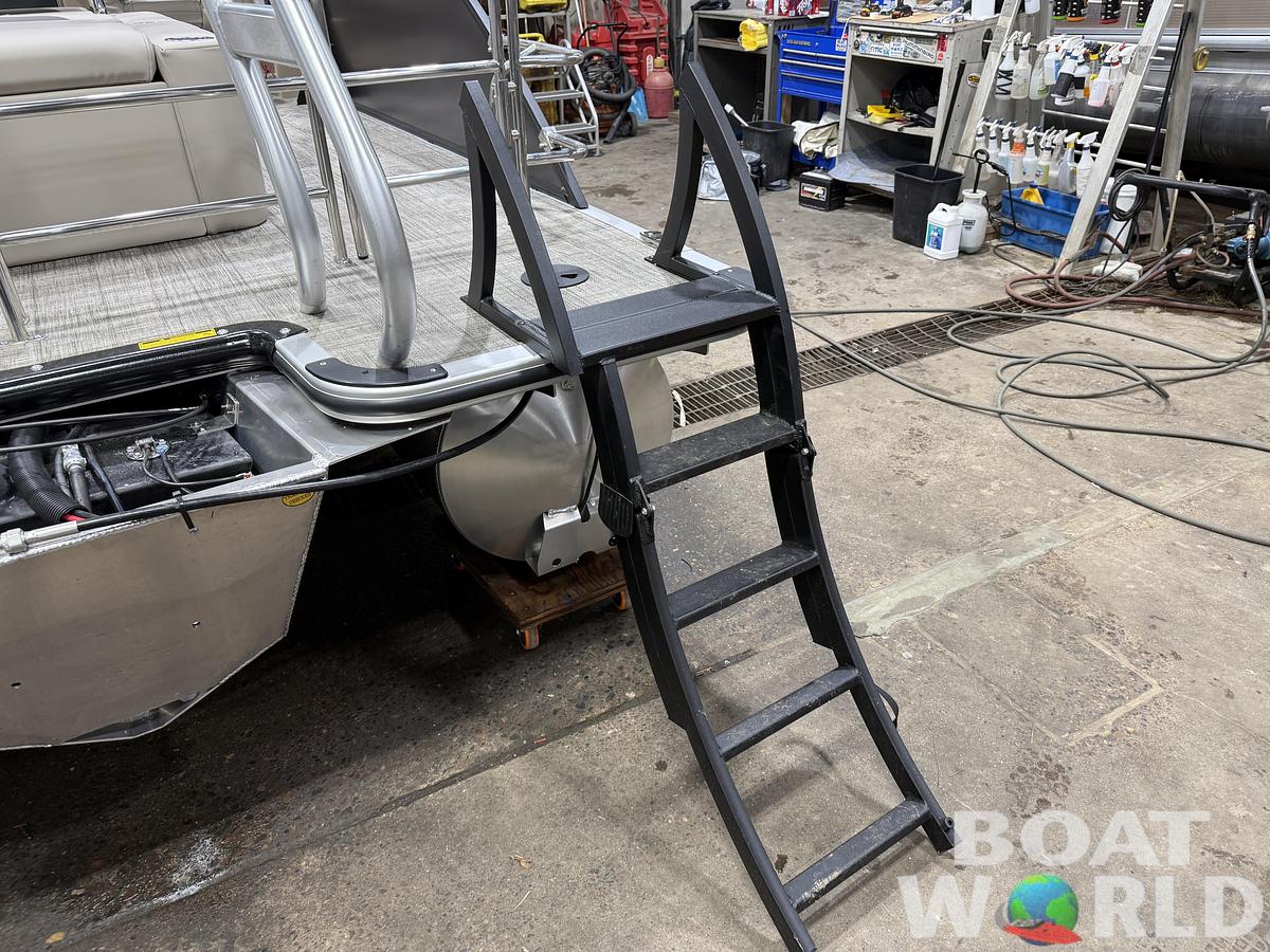 2026 Bentley Pontoons Legacy 220 Swingback 