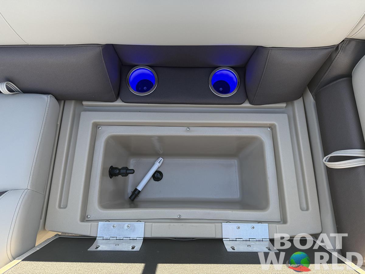 2026 Bentley Pontoons Legacy 220 Navigator DL Quad Lounge